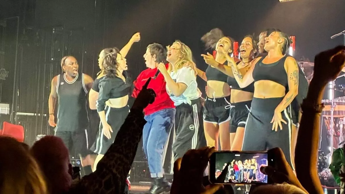 Coronation Street legend makes surprise appearance on stage at sold-out gig