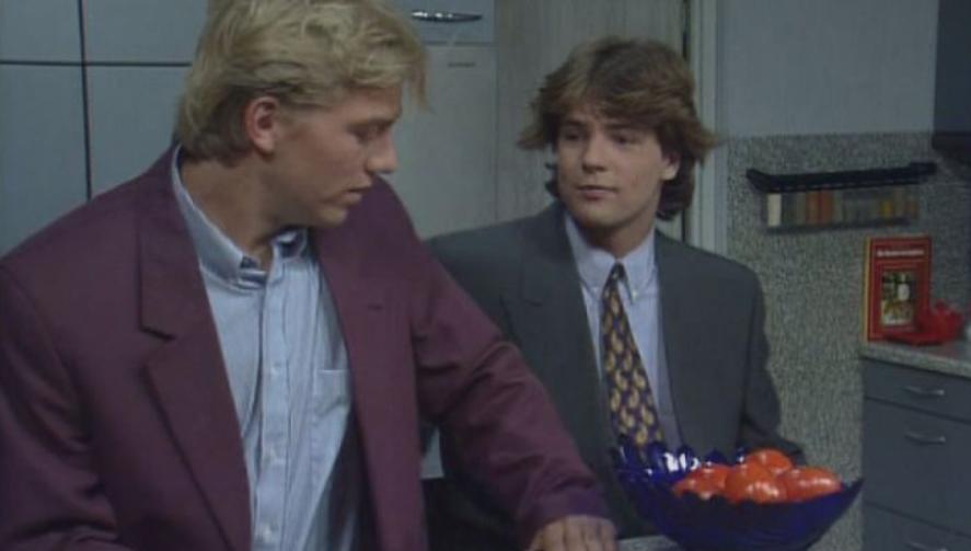 Van turbulent huwelijk tot vliegtuigongeluk: Arnie uit Goede tijden, slechte tijden door de jaren heen